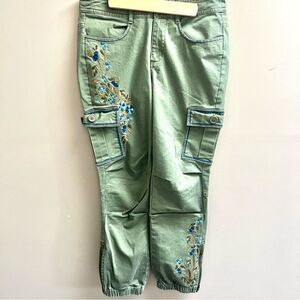 Sundance Embroidered Cargo Pants in Green.  Size 4